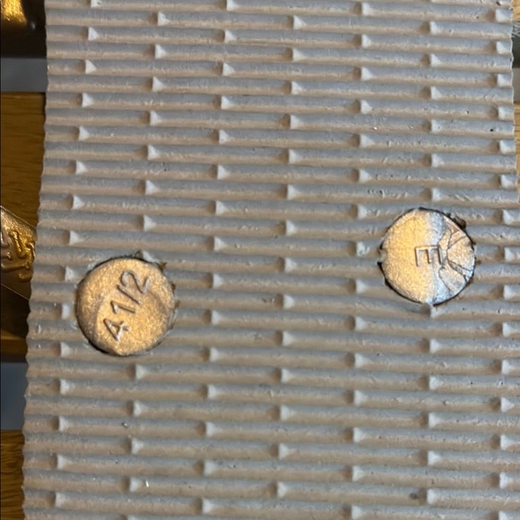 Havaianas Women's Beige/Gold Sandals - Picture 8 of 9